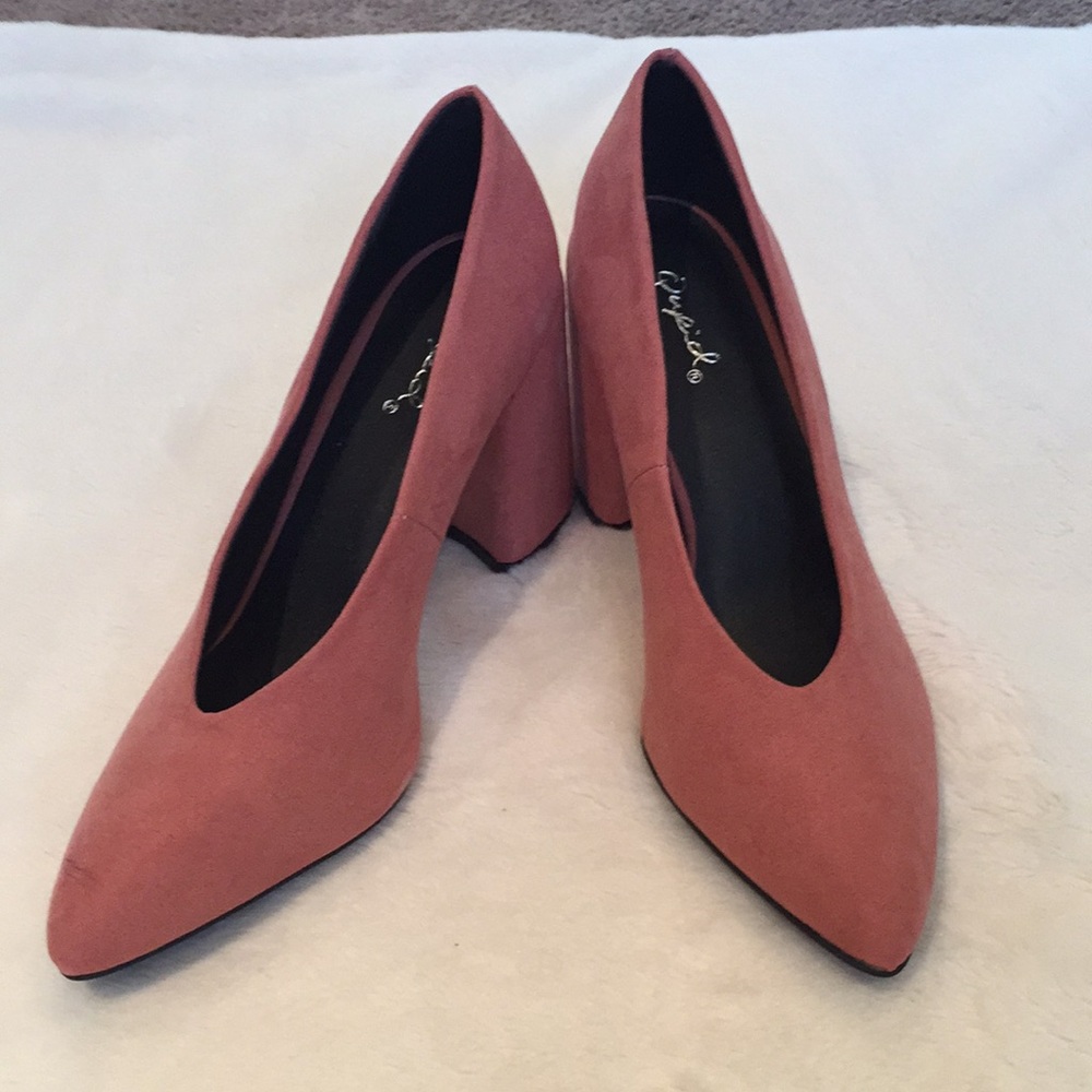 NWOB Qupid Pointed Toe Pumps